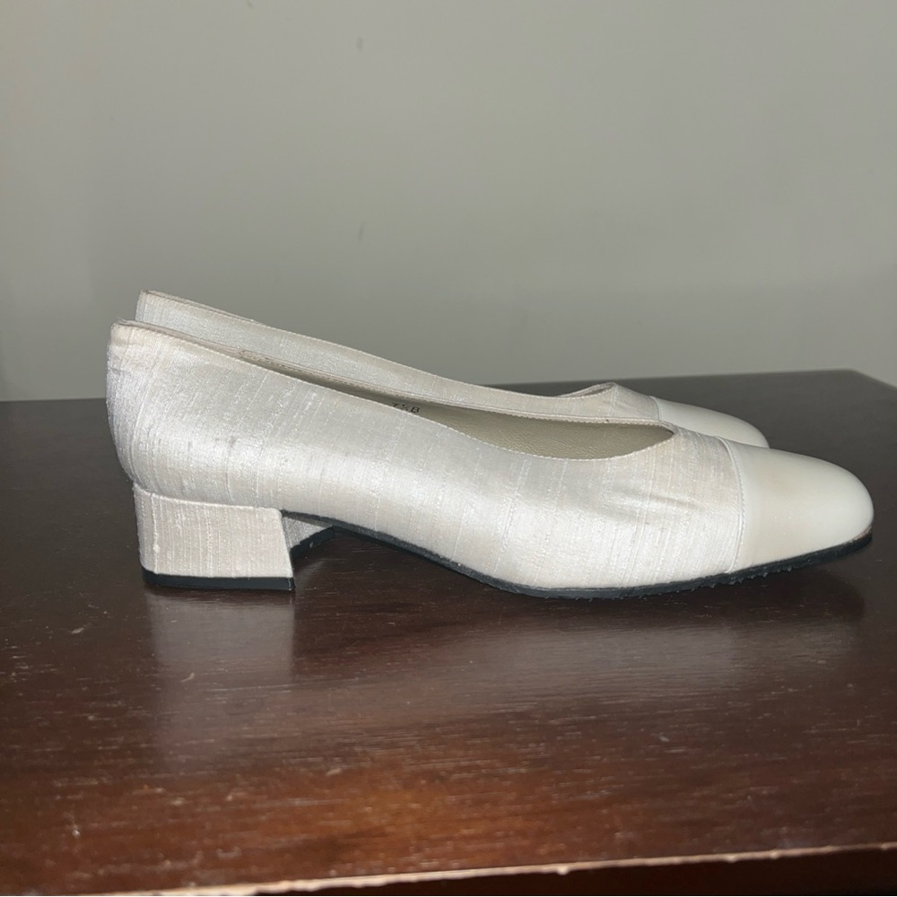 Coup d’Etat Women's Vintage Low Block Heels Cream Silk & Leather Shoes 7.5 B